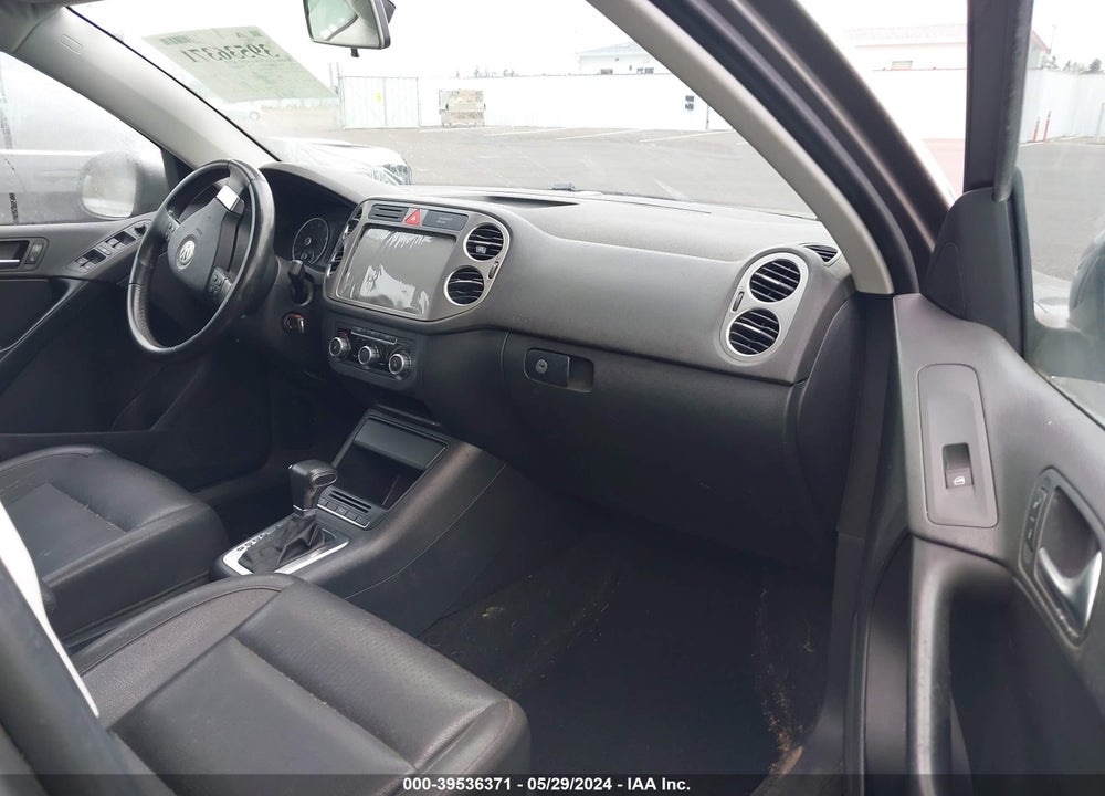 2010 VOLKSWAGEN TIGUAN VIN: WVGBV7AX2AW528146