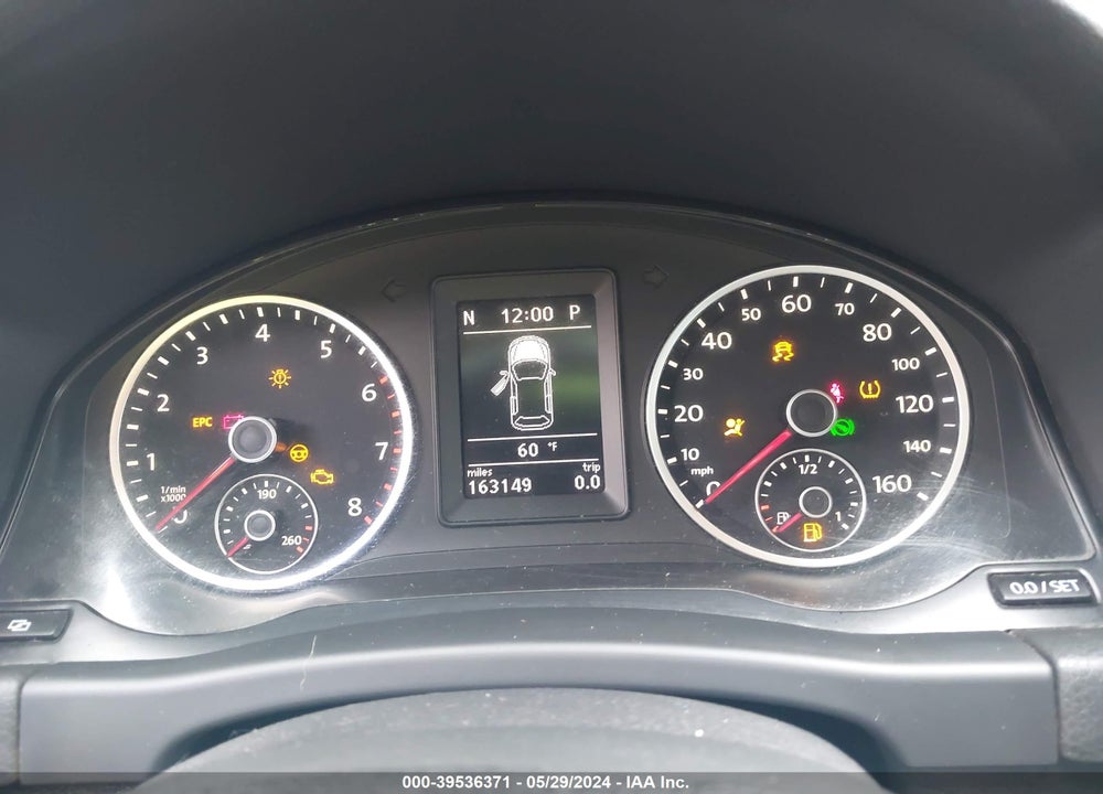 2010 VOLKSWAGEN TIGUAN VIN: WVGBV7AX2AW528146