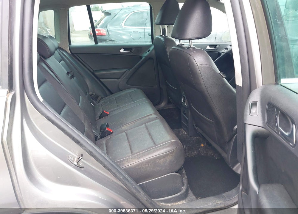 2010 VOLKSWAGEN TIGUAN VIN: WVGBV7AX2AW528146