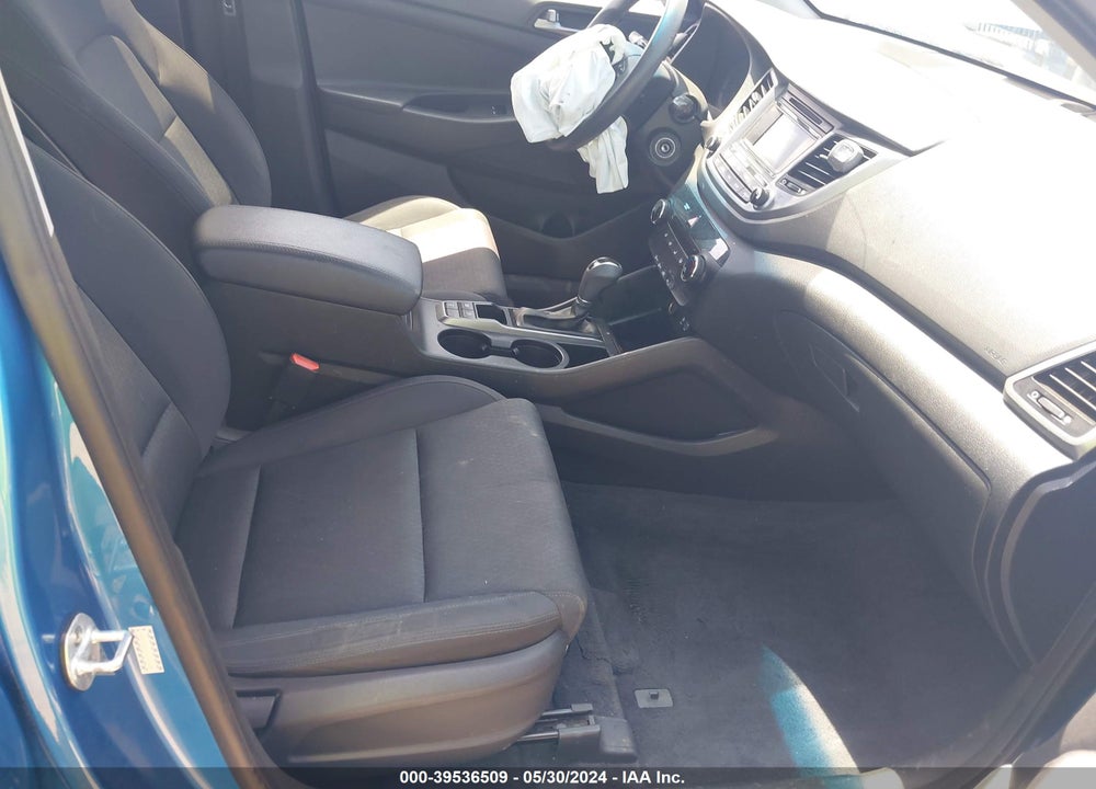 2017 HYUNDAI TUCSON SE VIN: KM8J3CA41HU465398