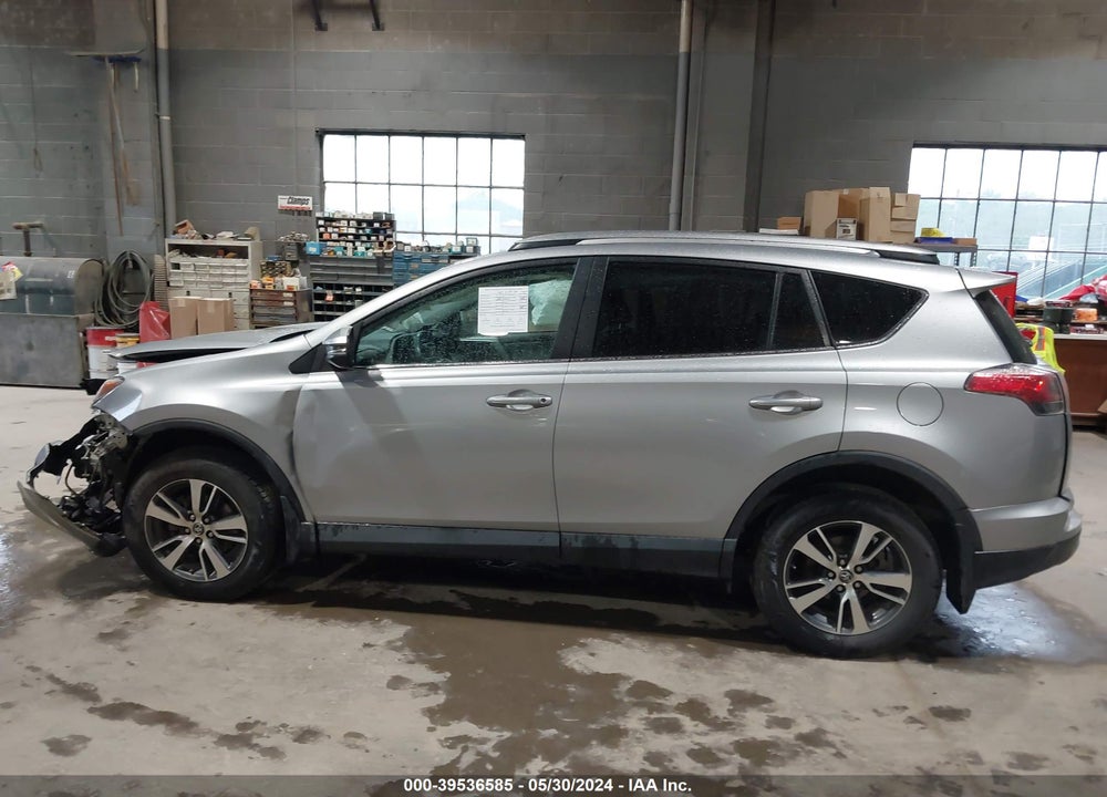 2017 TOYOTA RAV4 XLE VIN: 2T3RFREV4HW636152