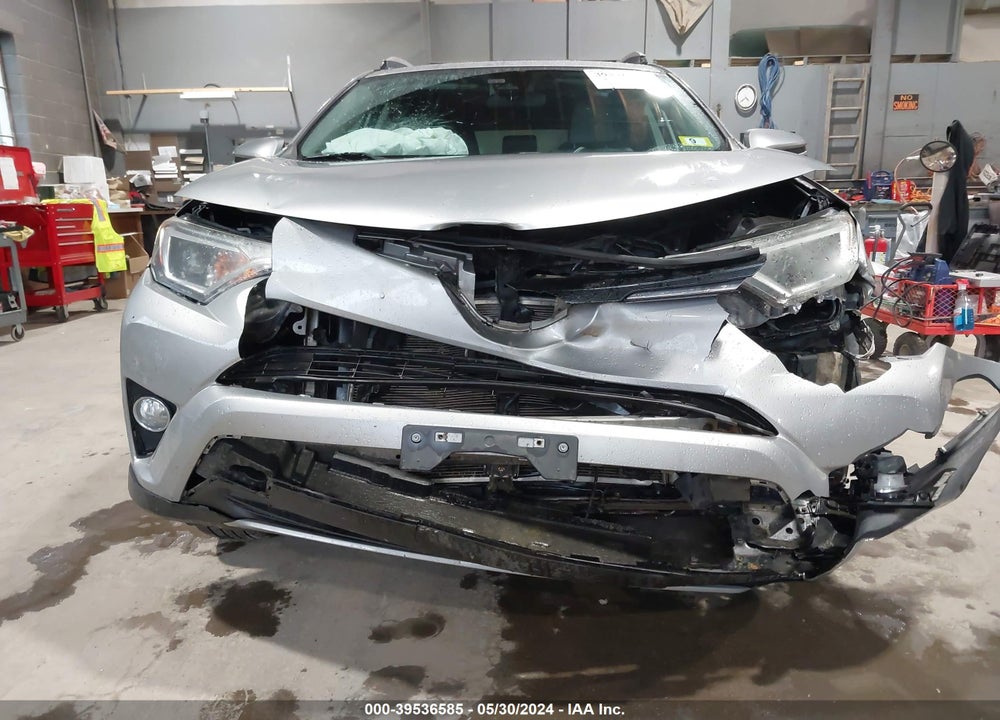 2017 TOYOTA RAV4 XLE VIN: 2T3RFREV4HW636152