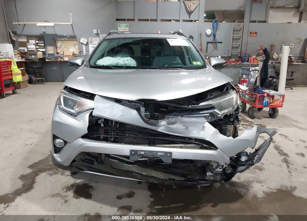 2017 TOYOTA RAV4 XLE VIN: 2T3RFREV4HW636152