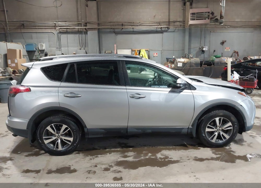 2017 TOYOTA RAV4 XLE VIN: 2T3RFREV4HW636152
