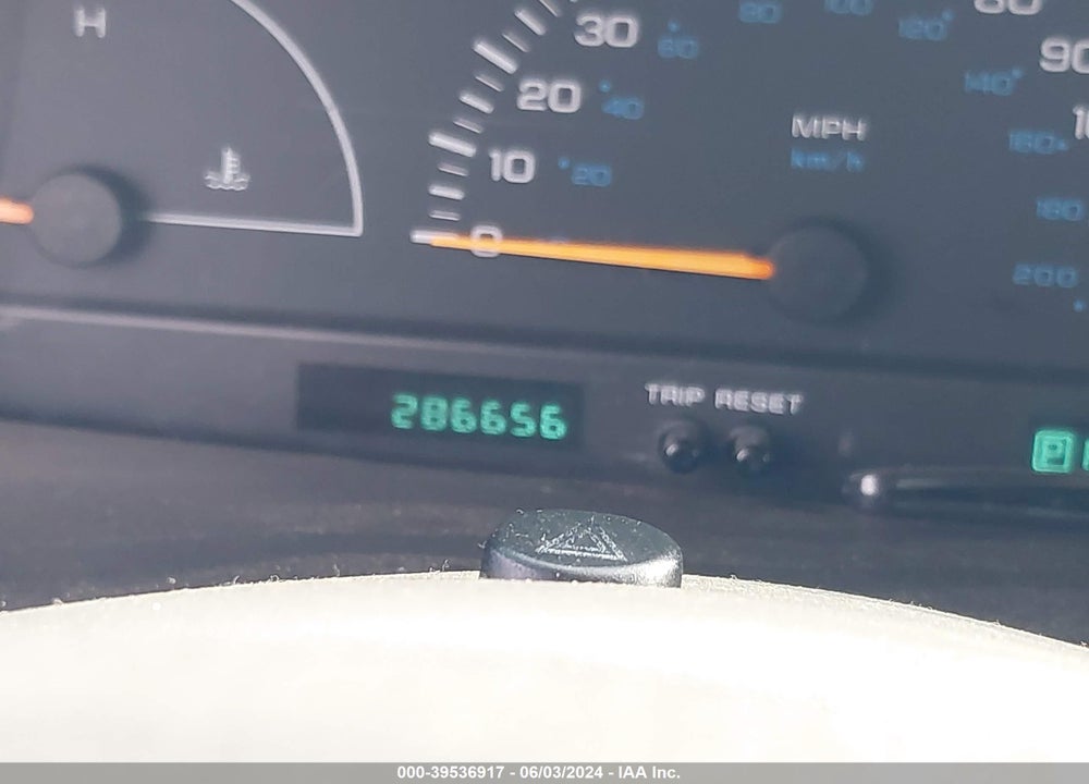 2000 DODGE CARAVAN VIN: 2B4GP2535YR643208