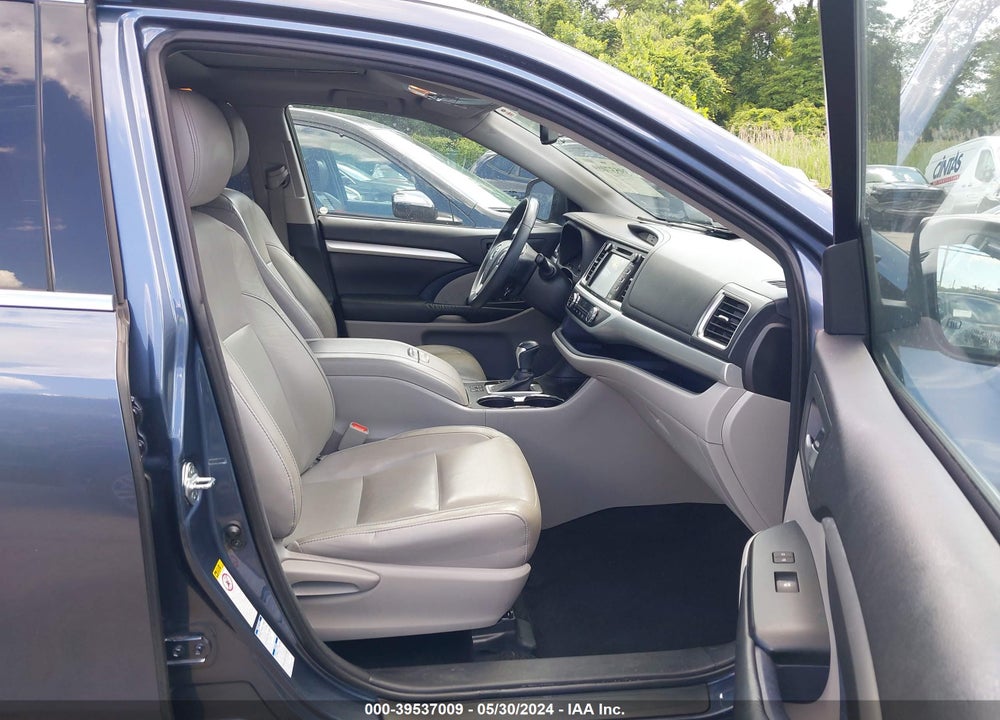2016 TOYOTA HIGHLANDER XLE V6 VIN: 5TDJKRFH4GS284286