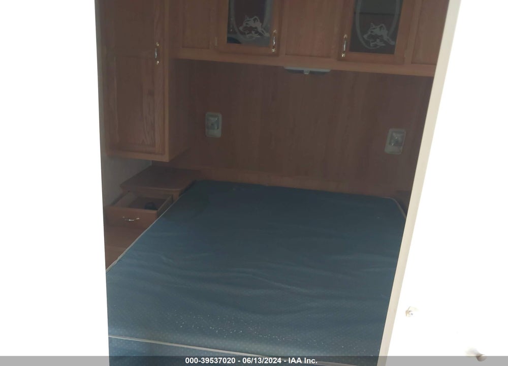 2007 FOREST RIVER CHEROKEE 32B VIN: 4X4TCKH247P103861