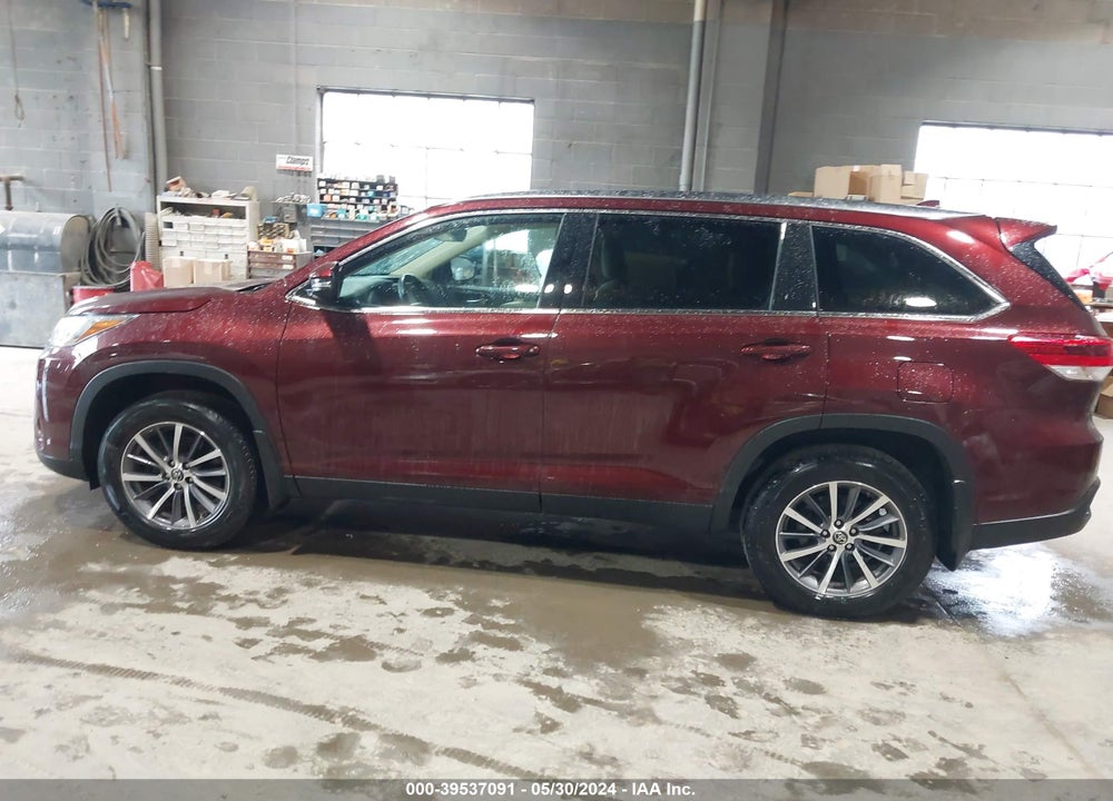 2019 TOYOTA HIGHLANDER XLE VIN: 5TDJZRFH3KS939199