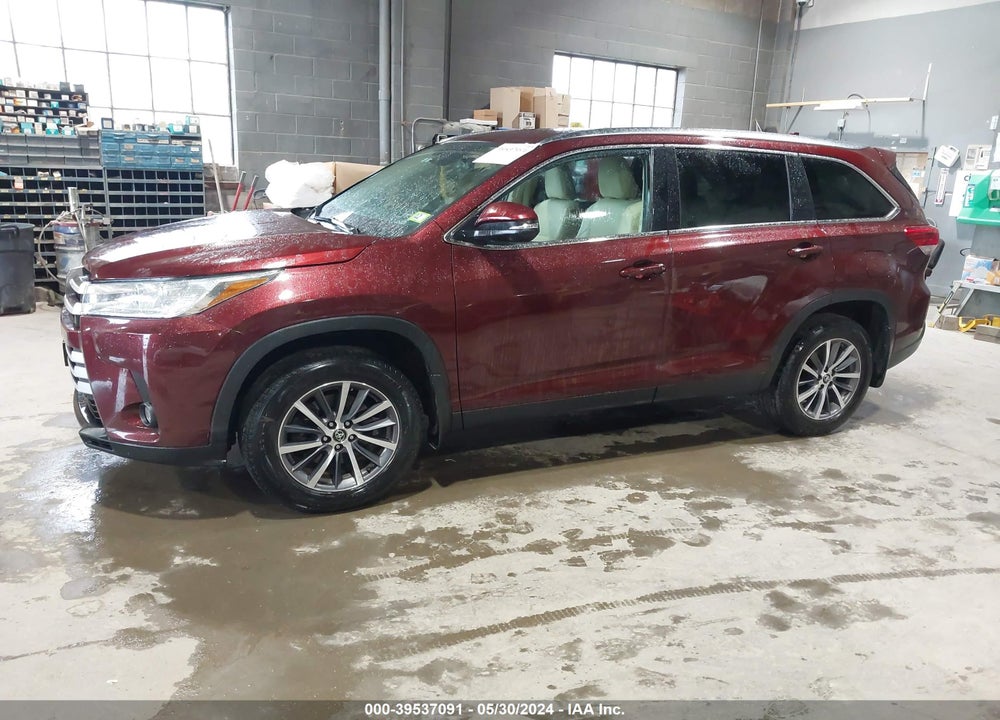 2019 TOYOTA HIGHLANDER XLE VIN: 5TDJZRFH3KS939199