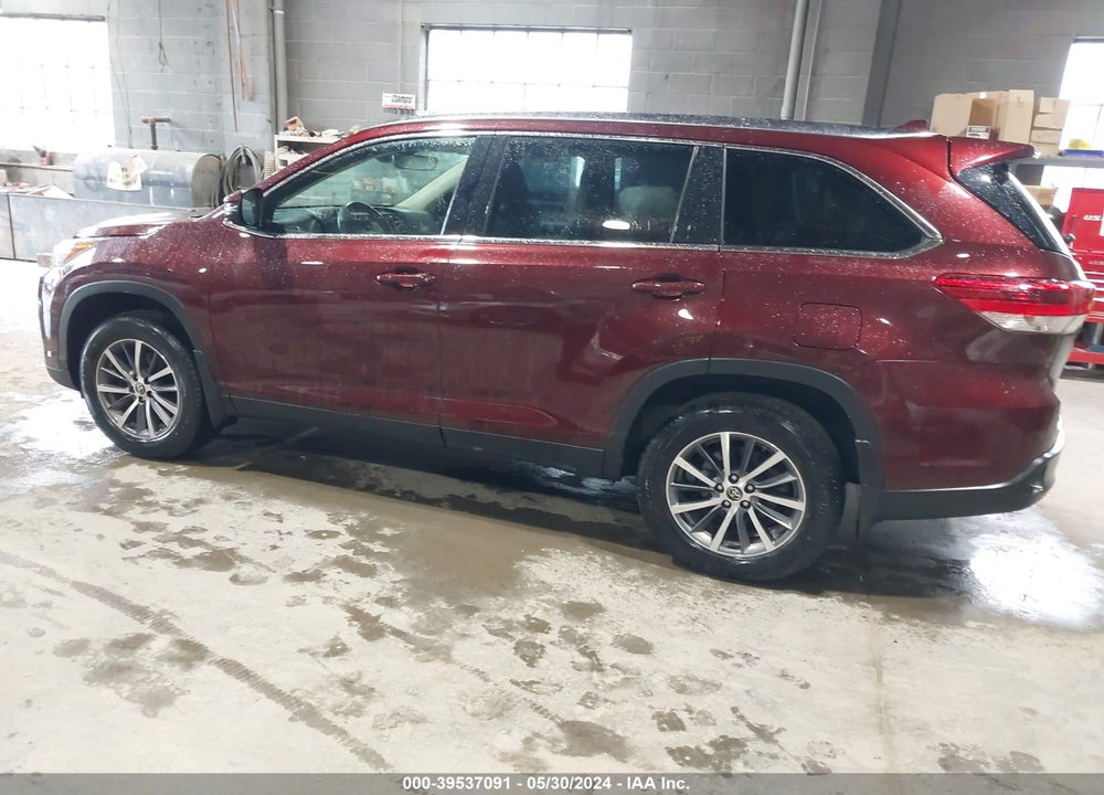 2019 TOYOTA HIGHLANDER XLE VIN: 5TDJZRFH3KS939199