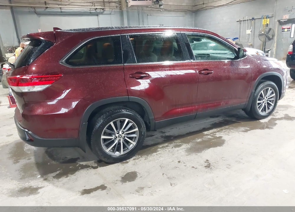 2019 TOYOTA HIGHLANDER XLE VIN: 5TDJZRFH3KS939199