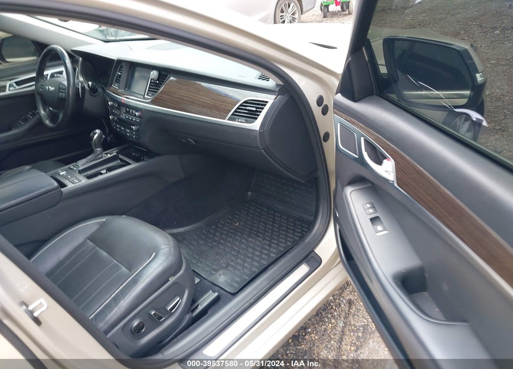 2015 HYUNDAI GENESIS 3.8 VIN: KMHGN4JE4FU073628