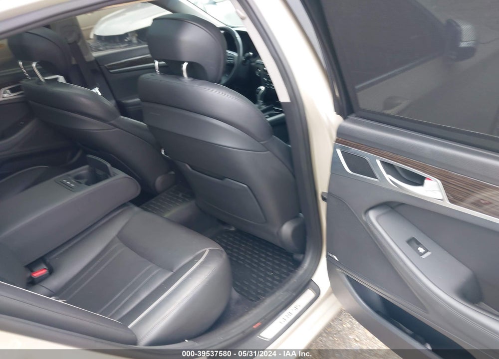 2015 HYUNDAI GENESIS 3.8 VIN: KMHGN4JE4FU073628