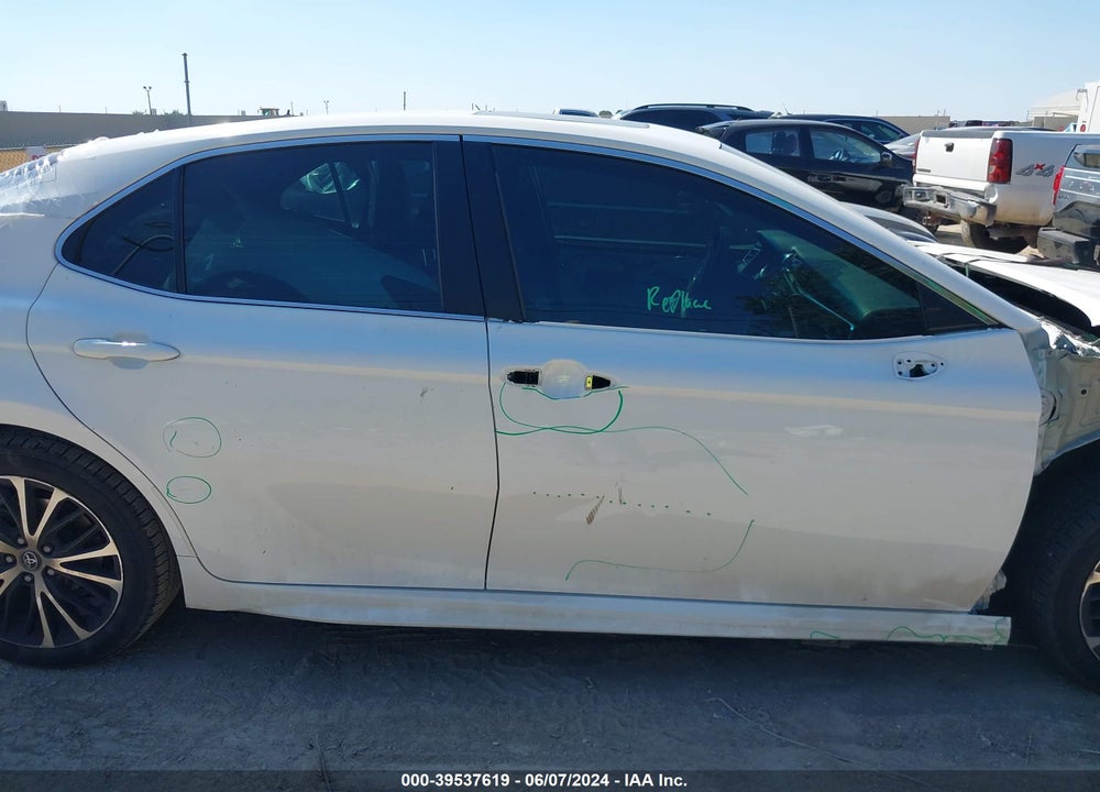 2018 TOYOTA CAMRY VIN: 4T1B11HK2JU669975