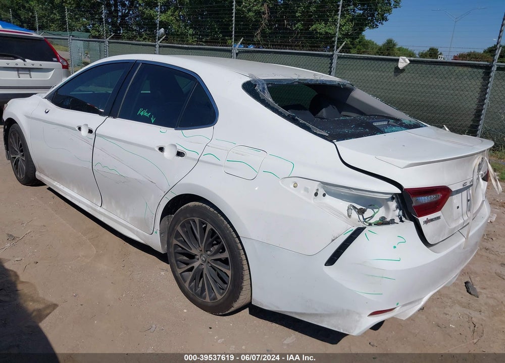 2018 TOYOTA CAMRY VIN: 4T1B11HK2JU669975