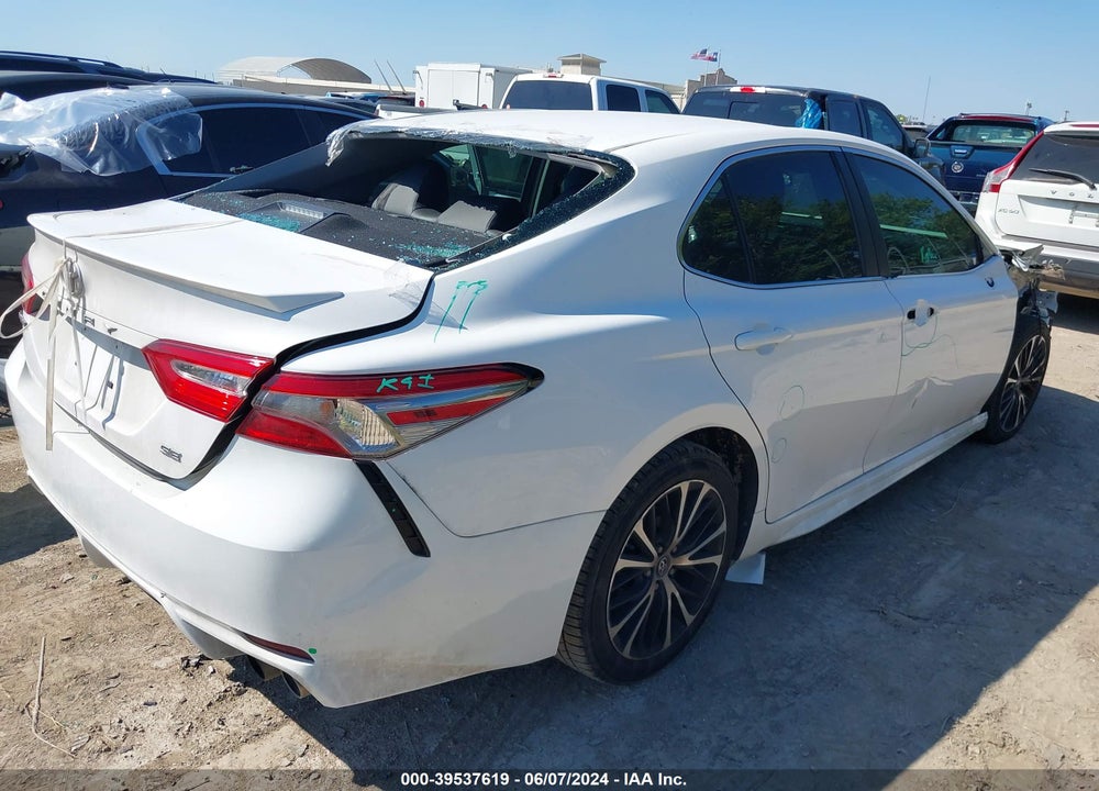 2018 TOYOTA CAMRY VIN: 4T1B11HK2JU669975