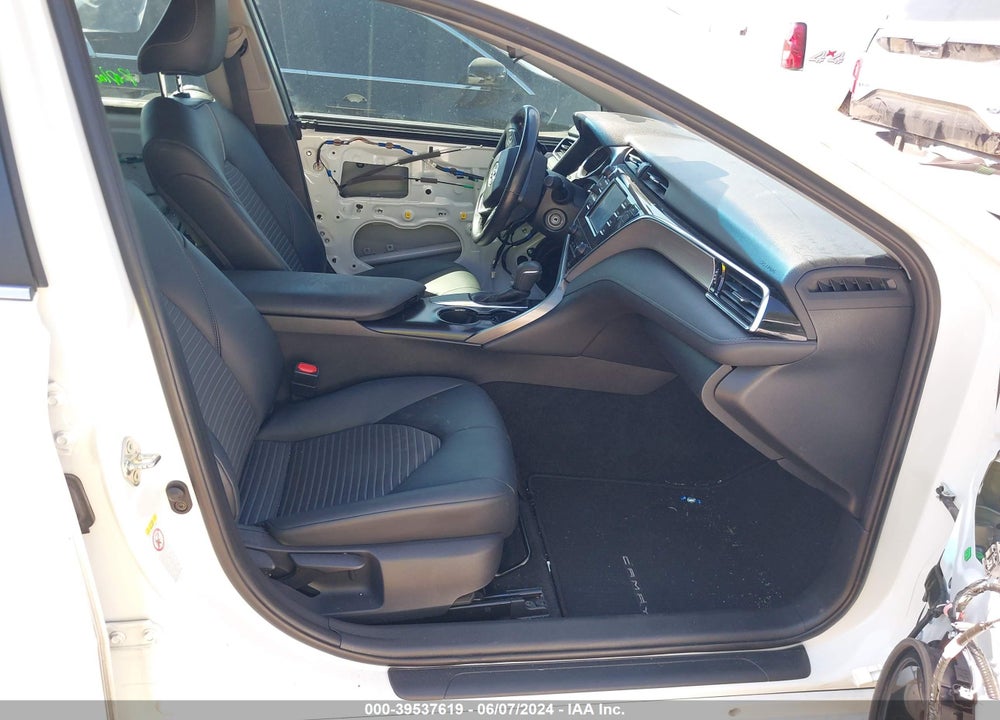 2018 TOYOTA CAMRY VIN: 4T1B11HK2JU669975