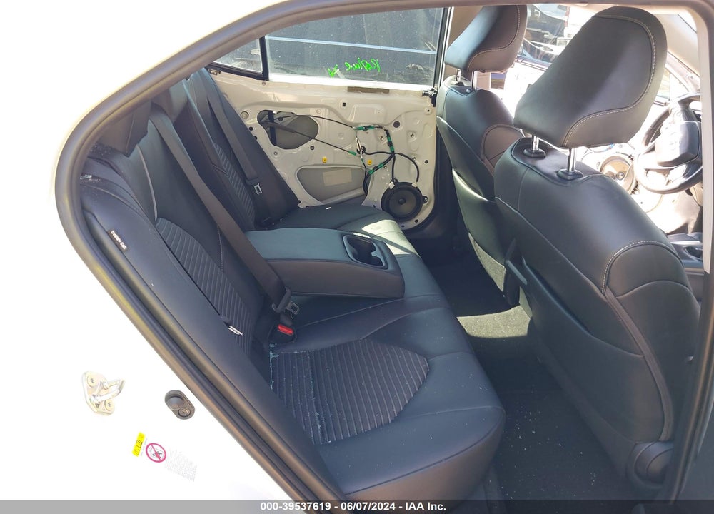 2018 TOYOTA CAMRY VIN: 4T1B11HK2JU669975