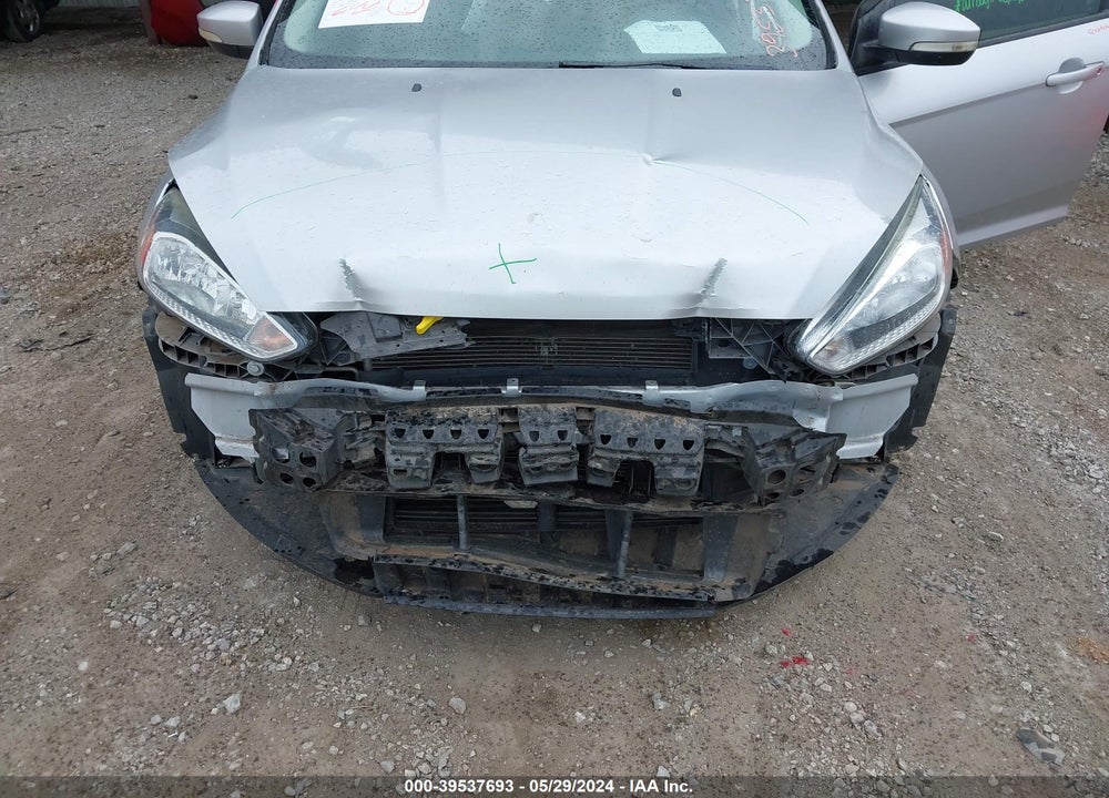 2016 FORD FOCUS SE VIN: 1FADP3K28GL281556