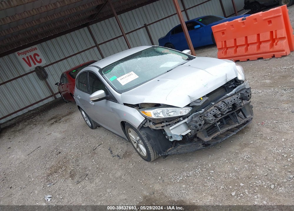 2016 FORD FOCUS SE VIN: 1FADP3K28GL281556
