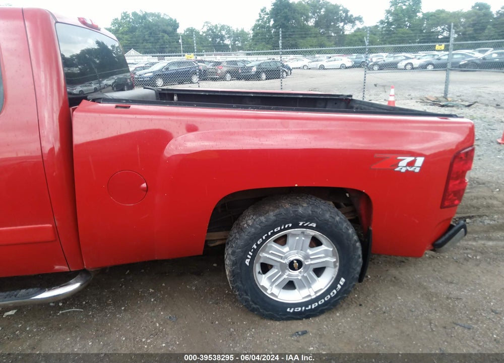 2008 CHEVROLET SILVERADO 1500 LT1 VIN: 2GCEK190781210653