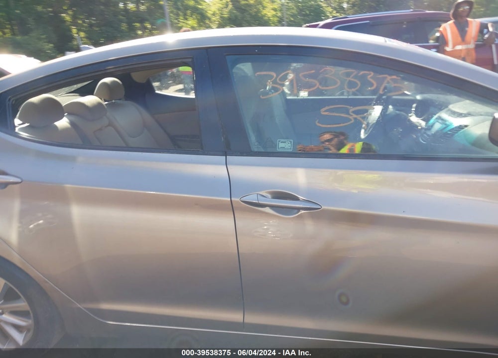 2014 HYUNDAI ELANTRA SE VIN: 5NPDH4AE5EH529658