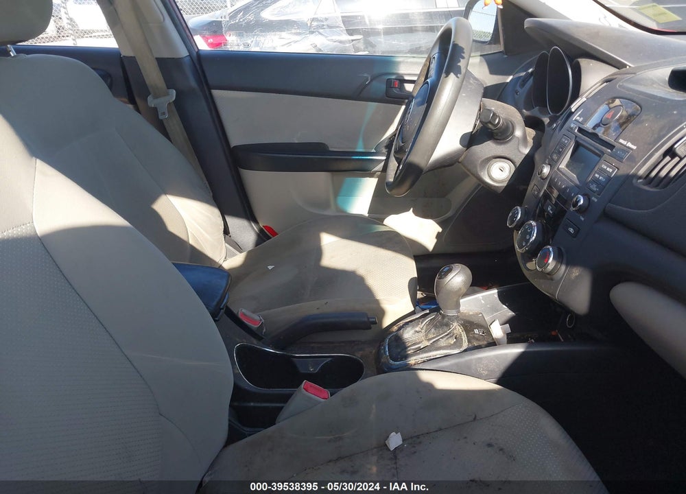 2011 KIA FORTE EX VIN: KNAFU4A23B5415581