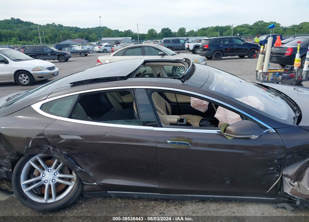 2014 TESLA MODEL S VIN: 5YJSA1H13EFP53121