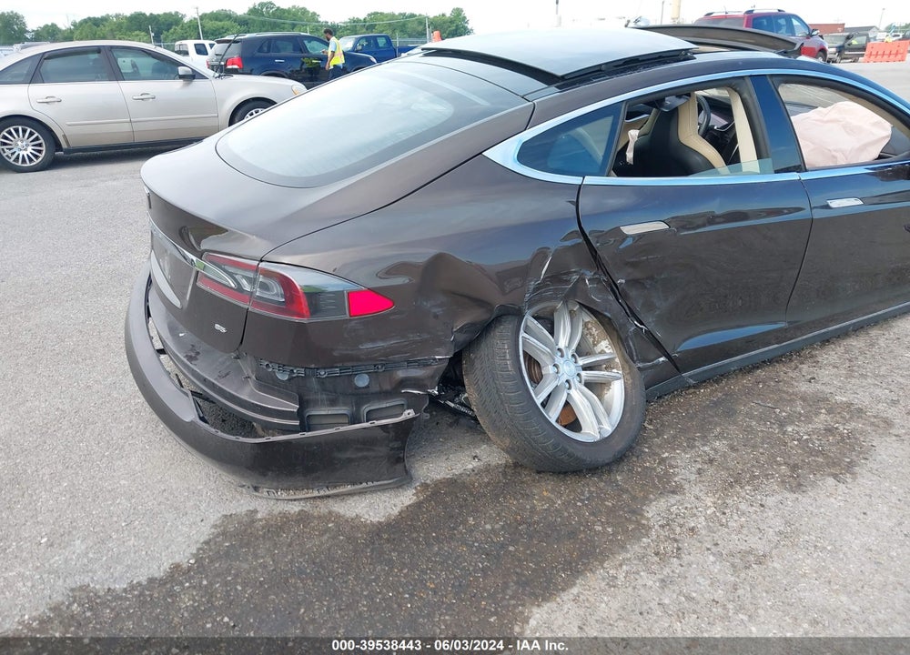 2014 TESLA MODEL S VIN: 5YJSA1H13EFP53121