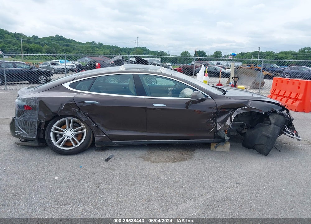 2014 TESLA MODEL S VIN: 5YJSA1H13EFP53121