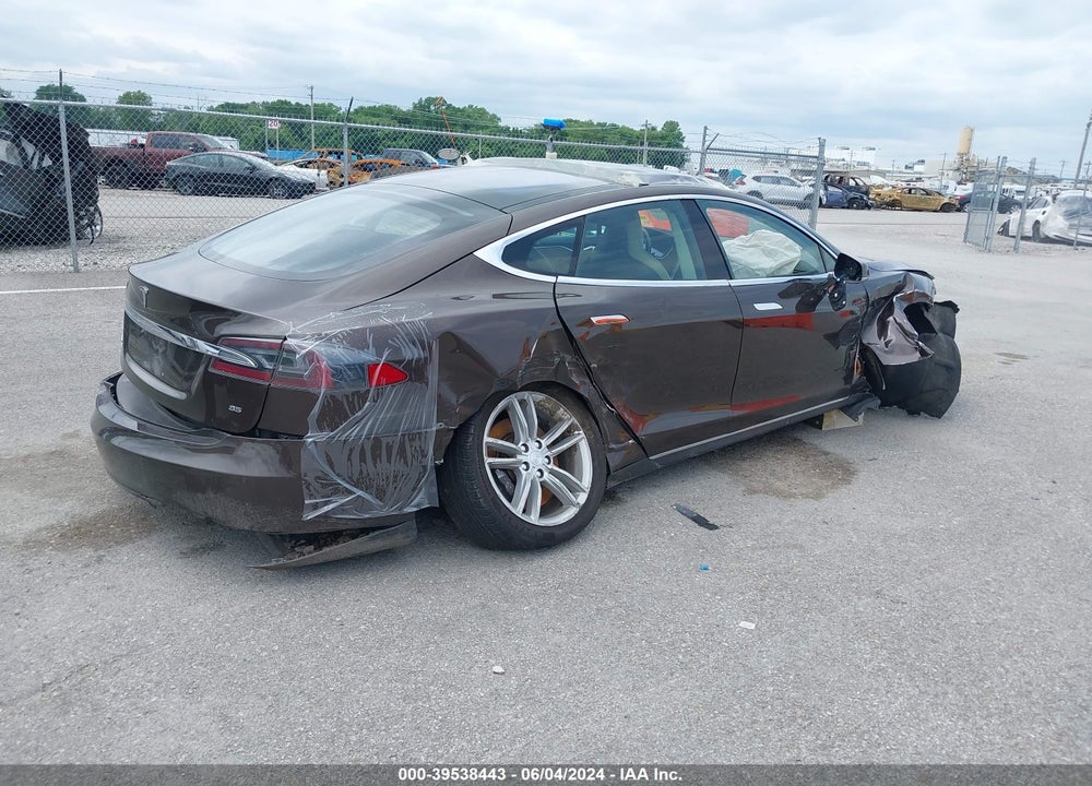 2014 TESLA MODEL S VIN: 5YJSA1H13EFP53121