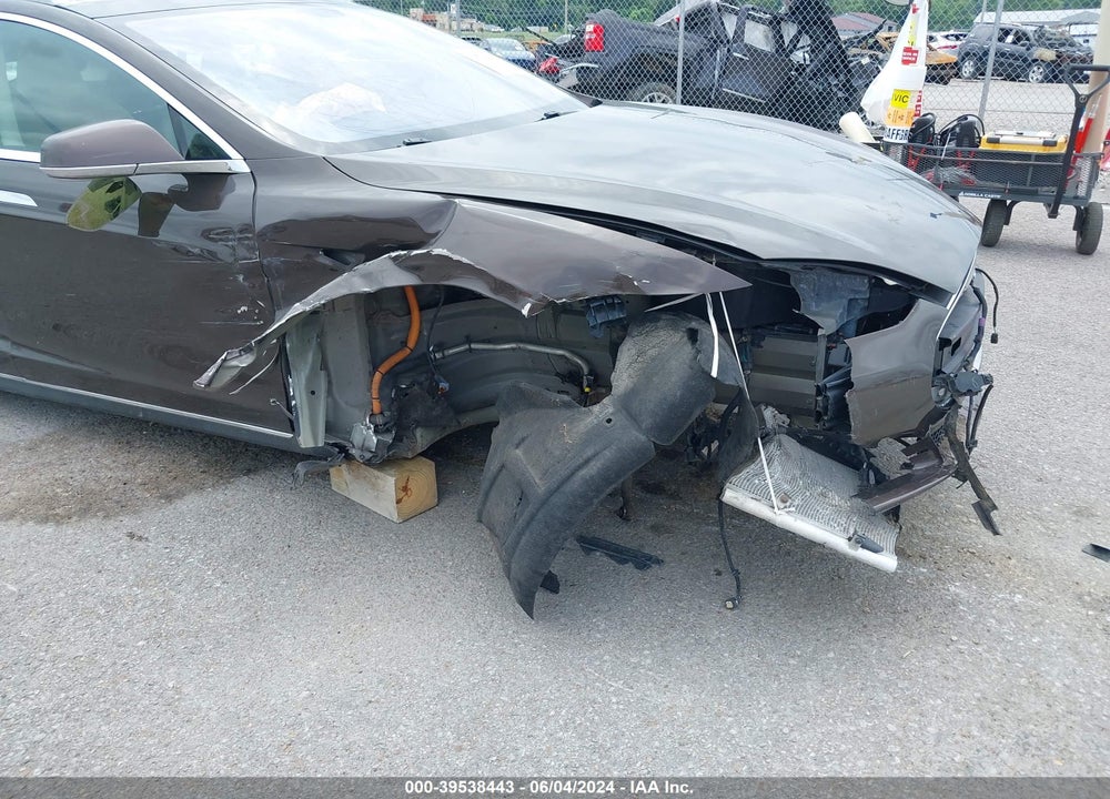 2014 TESLA MODEL S VIN: 5YJSA1H13EFP53121