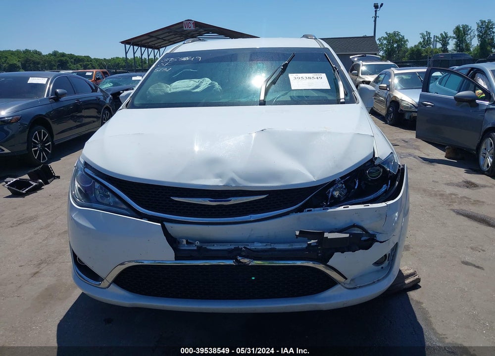 2018 CHRYSLER PACIFICA TOURING L VIN: 2C4RC1BG9JR141851