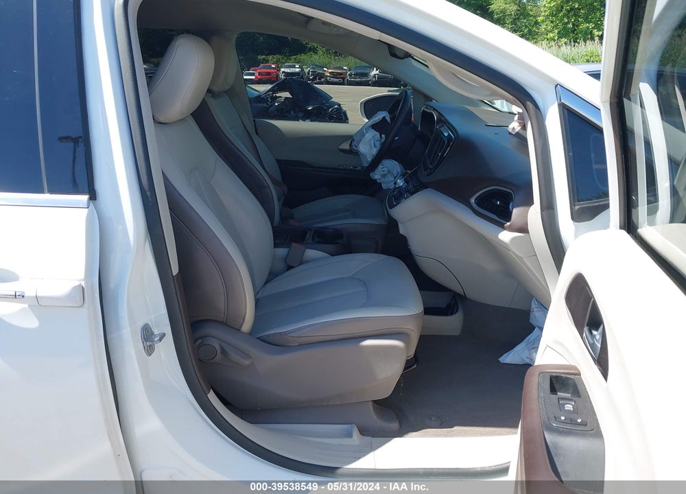 2018 CHRYSLER PACIFICA TOURING L VIN: 2C4RC1BG9JR141851