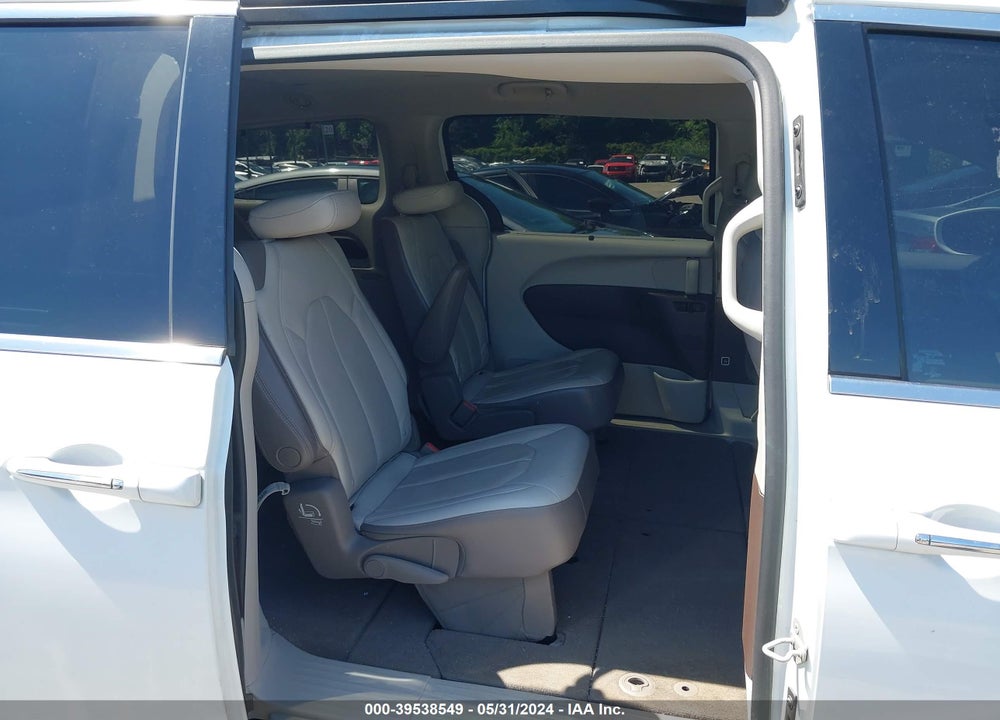 2018 CHRYSLER PACIFICA TOURING L VIN: 2C4RC1BG9JR141851
