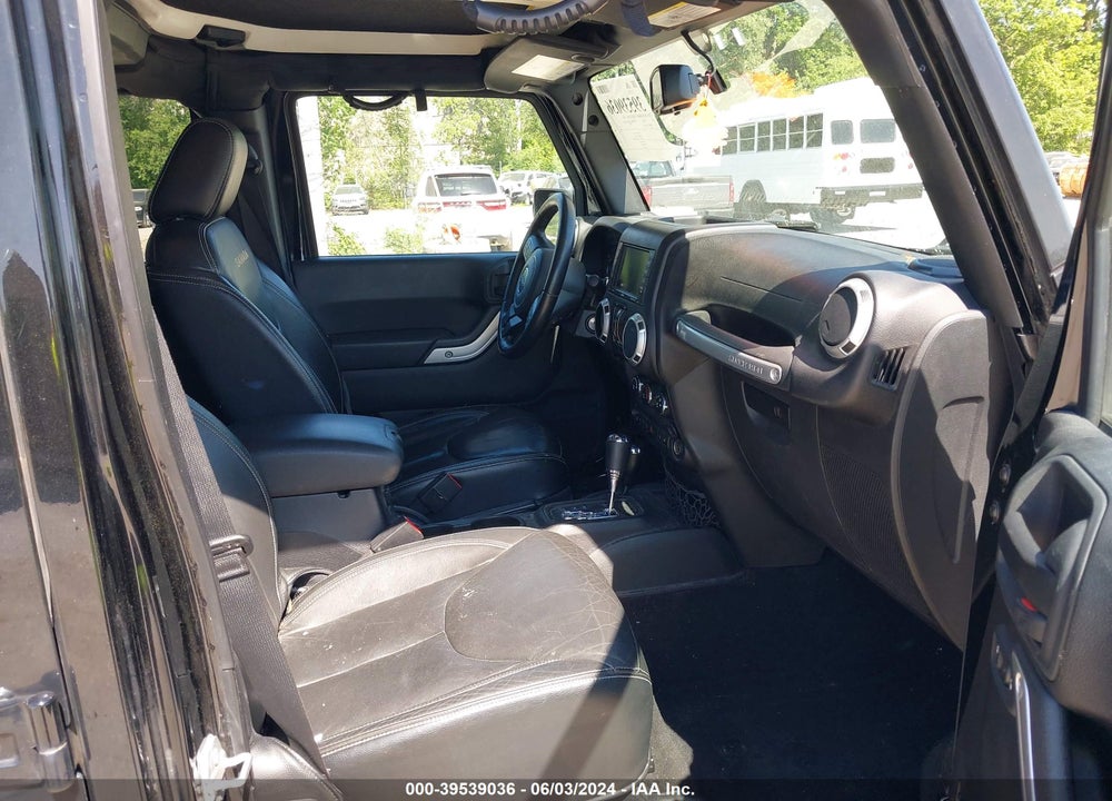 2015 JEEP WRANGLER UNLIMITED SAHARA VIN: 1C4HJWEG2FL695131