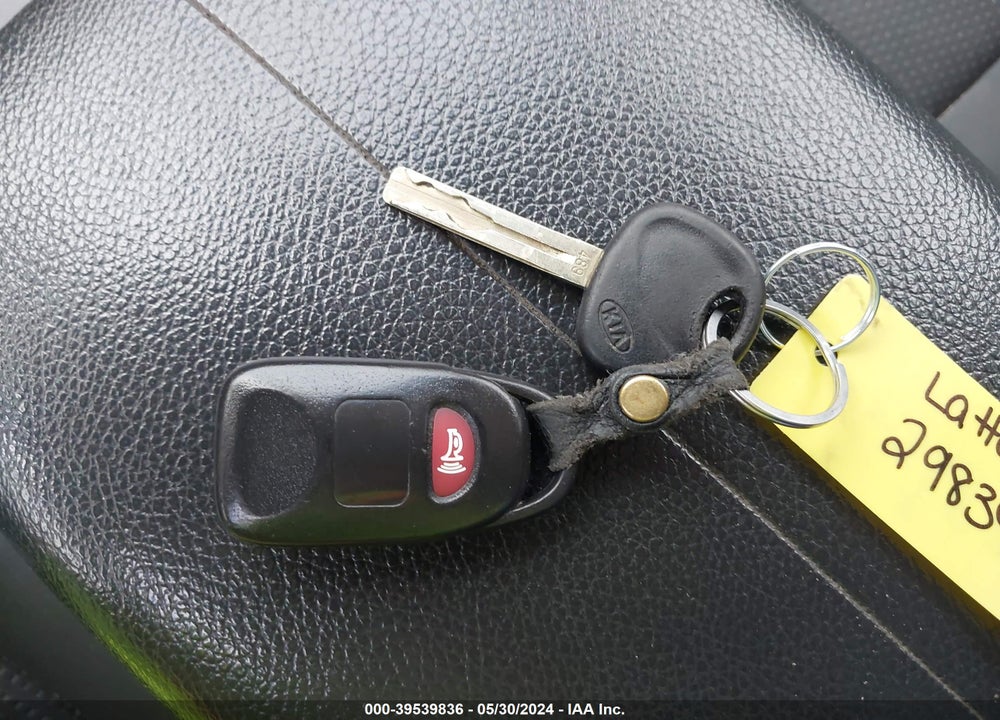 2013 KIA SORENTO LX VIN: 5XYKT4A60DG326844