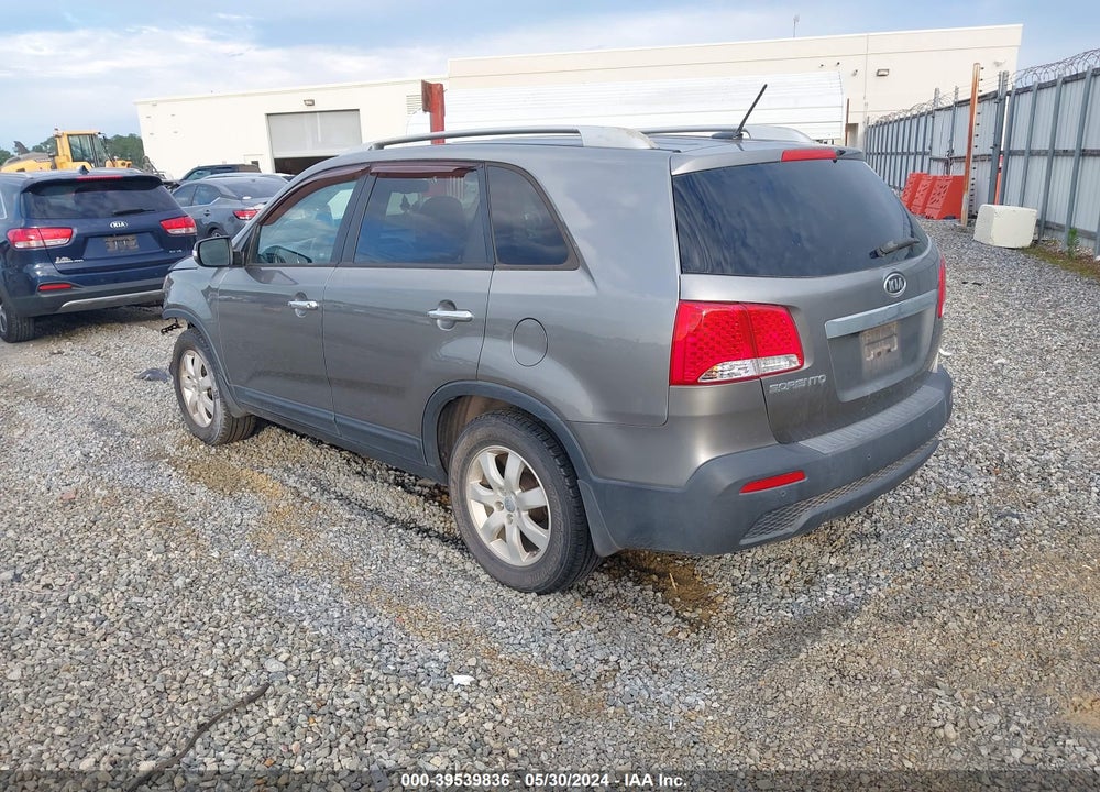 2013 KIA SORENTO LX VIN: 5XYKT4A60DG326844