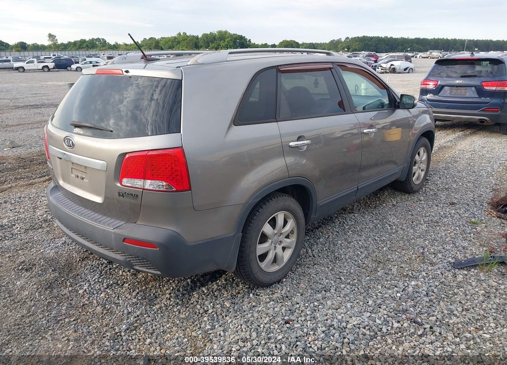 2013 KIA SORENTO LX VIN: 5XYKT4A60DG326844