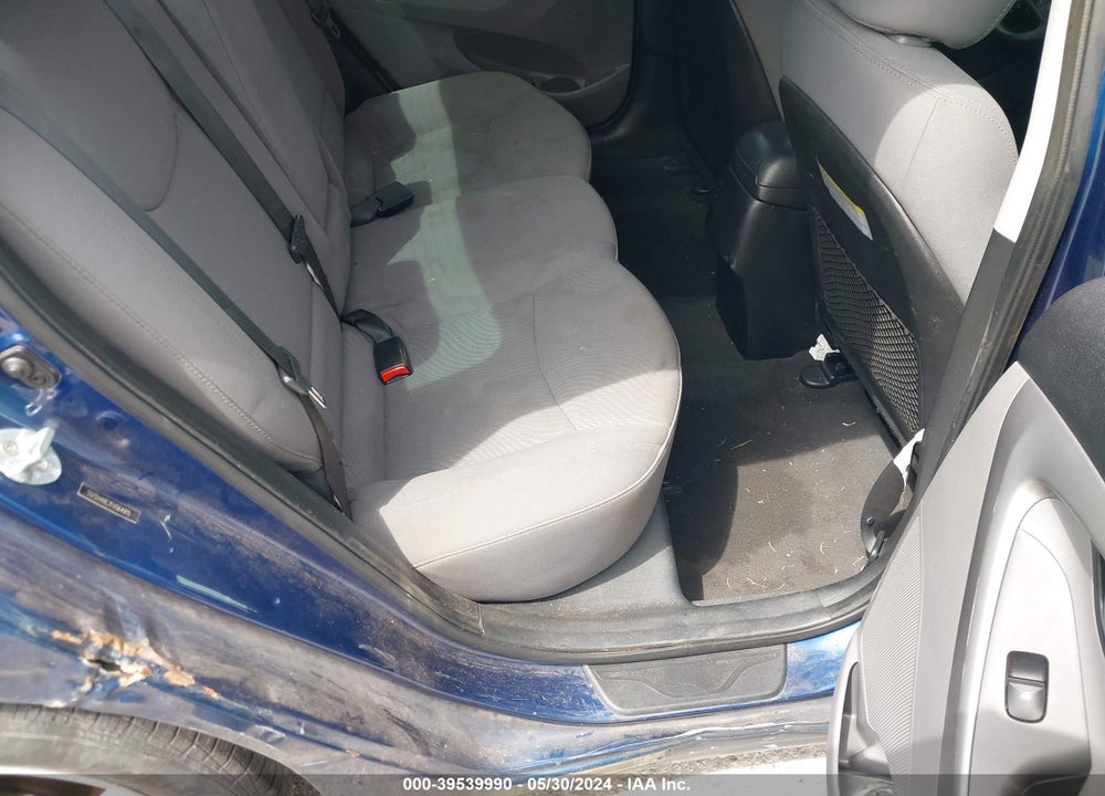2015 HYUNDAI ELANTRA SE VIN: 5NPDH4AE7FH564915