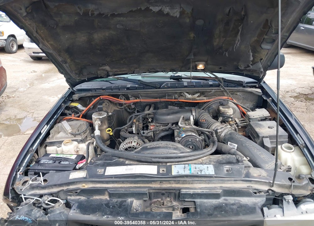 2002 CHEVROLET BLAZER LS VIN: 1GNCS18W52K158323