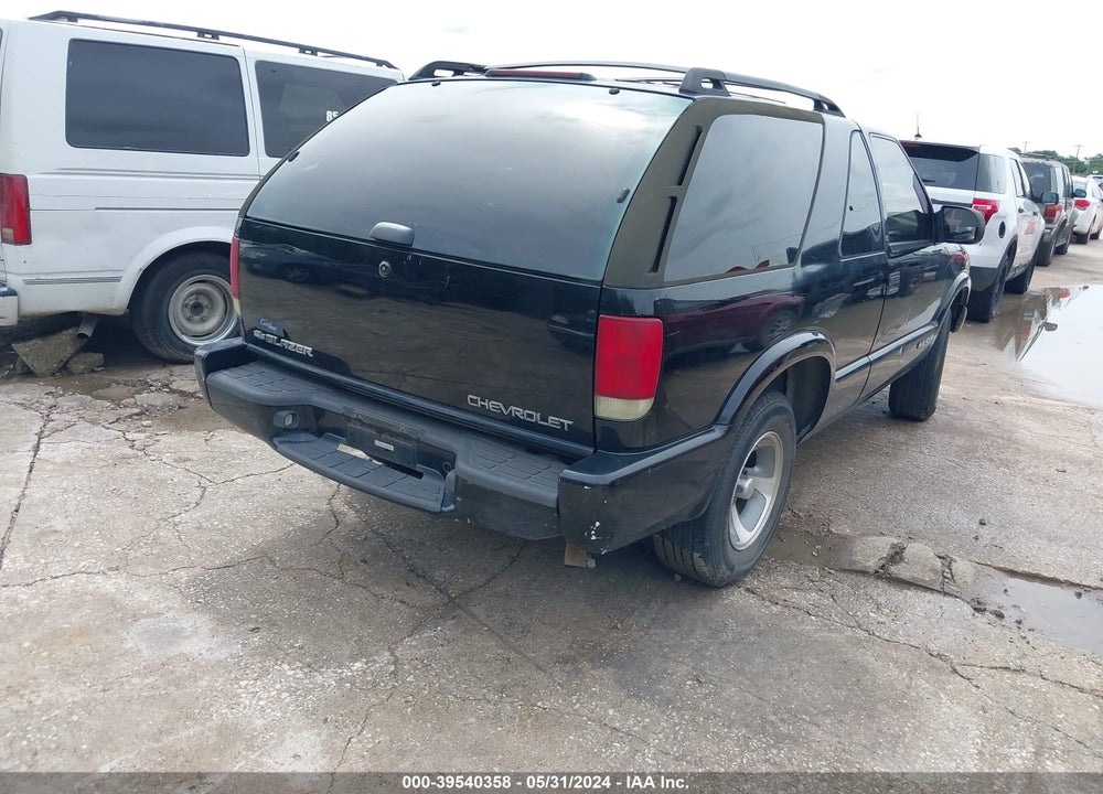 2002 CHEVROLET BLAZER LS VIN: 1GNCS18W52K158323