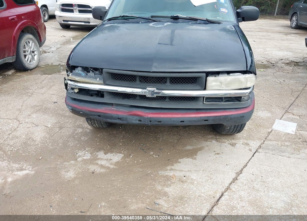 2002 CHEVROLET BLAZER LS VIN: 1GNCS18W52K158323
