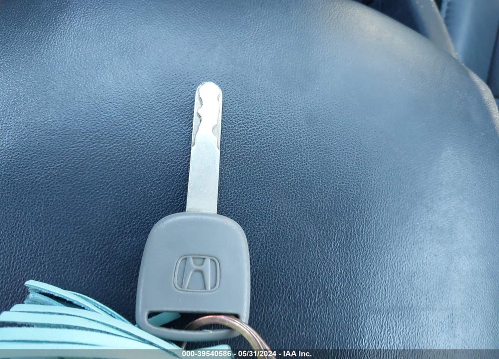 2011 HONDA PILOT EX-L VIN: 5FNYF3H52BB054715