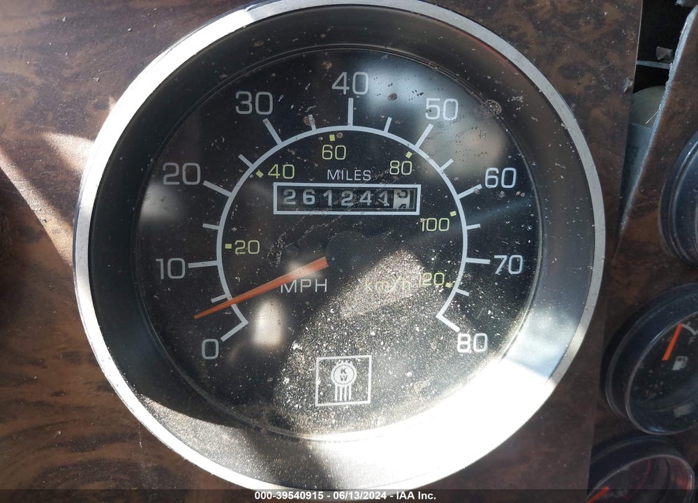 1995 KENWORTH T800 T800 VIN: 2XKDDB9XXSM643581