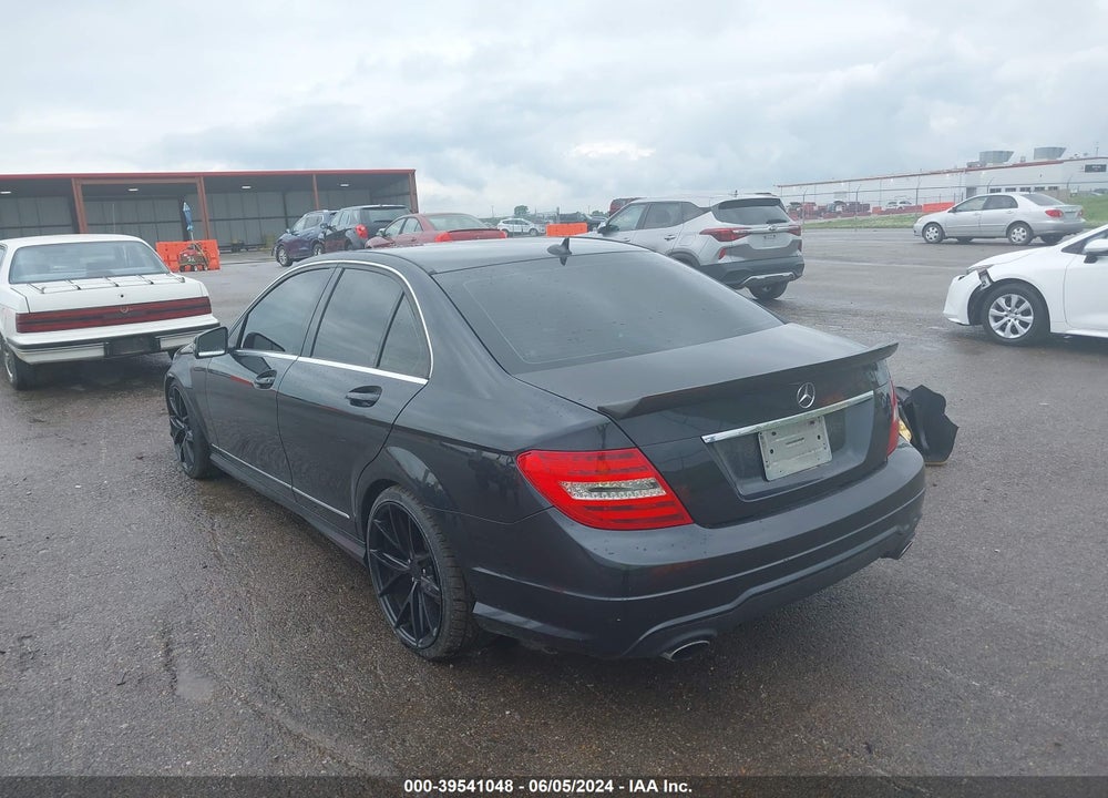 2012 MERCEDES-BENZ C 300 LUXURY 4MATIC/SPORT 4MATIC VIN: WDDGF8BB8CR205923