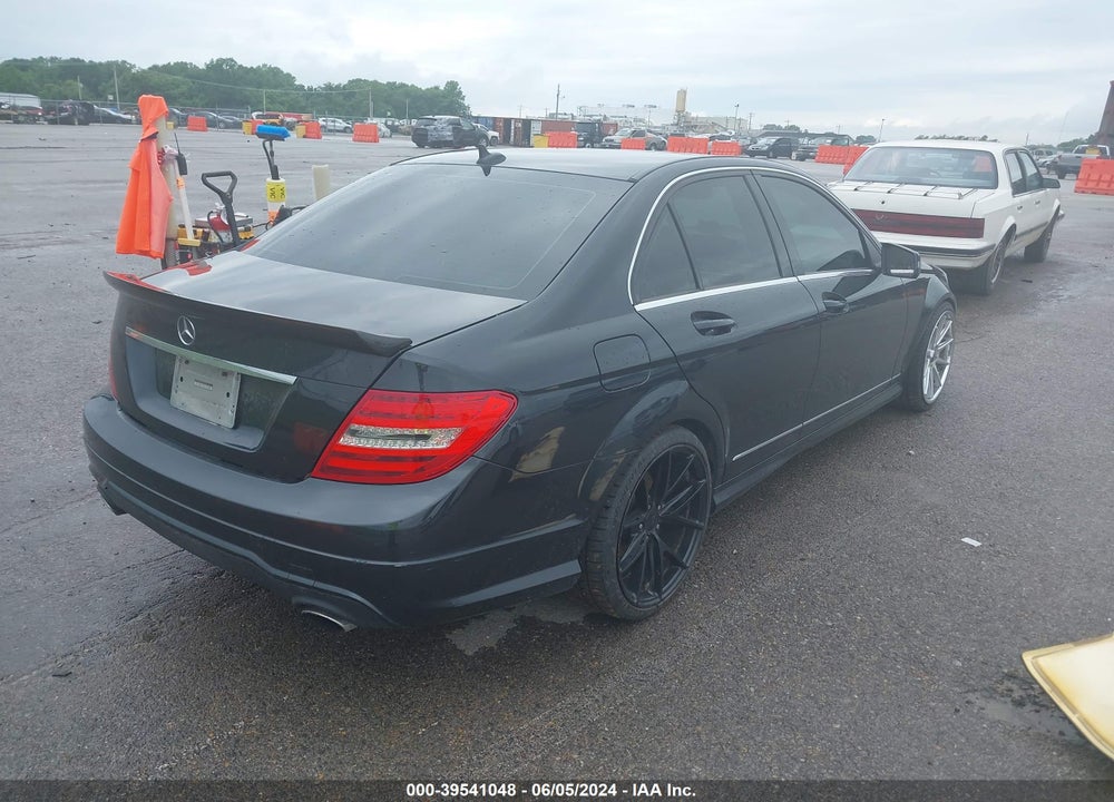 2012 MERCEDES-BENZ C 300 LUXURY 4MATIC/SPORT 4MATIC VIN: WDDGF8BB8CR205923