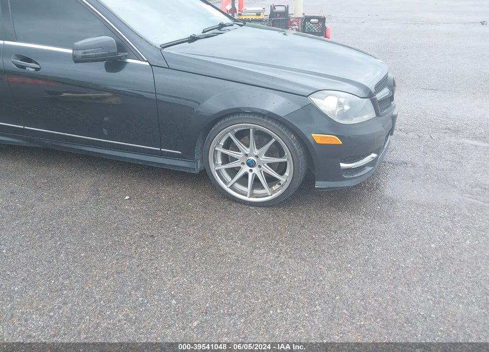 2012 MERCEDES-BENZ C 300 LUXURY 4MATIC/SPORT 4MATIC VIN: WDDGF8BB8CR205923
