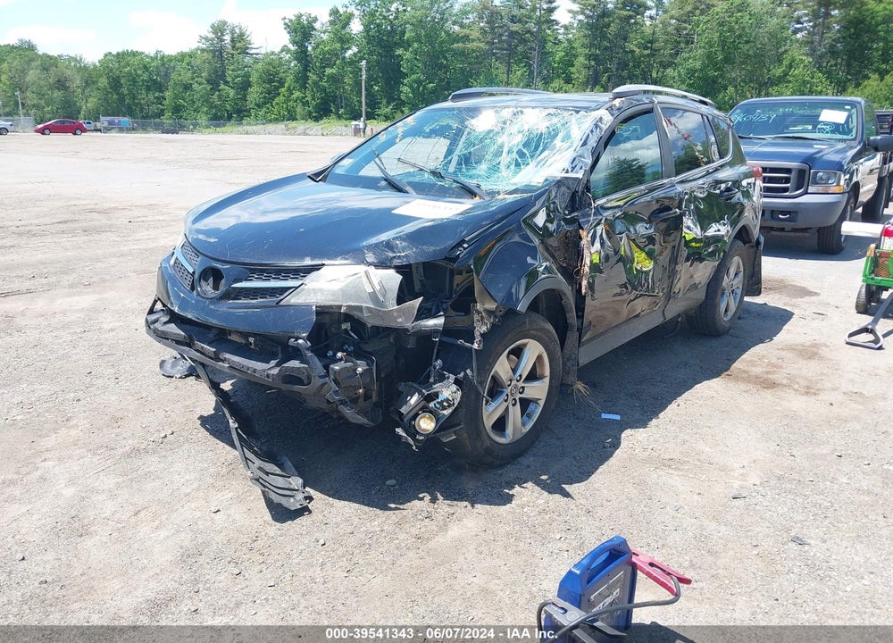 2015 TOYOTA RAV4 XLE VIN: 2T3RFREV1FW367881