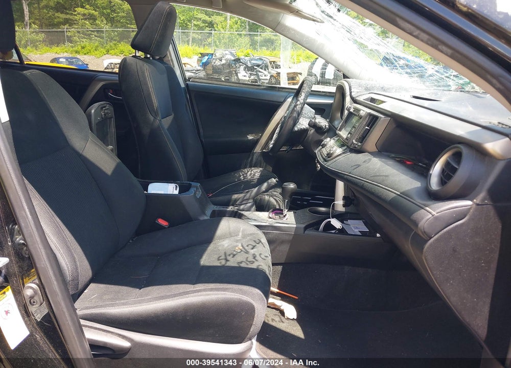 2015 TOYOTA RAV4 XLE VIN: 2T3RFREV1FW367881